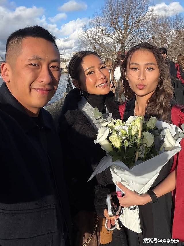 洗米华大女儿硕士毕业,洗米嫂戴钻戒出镜(组图) - 3