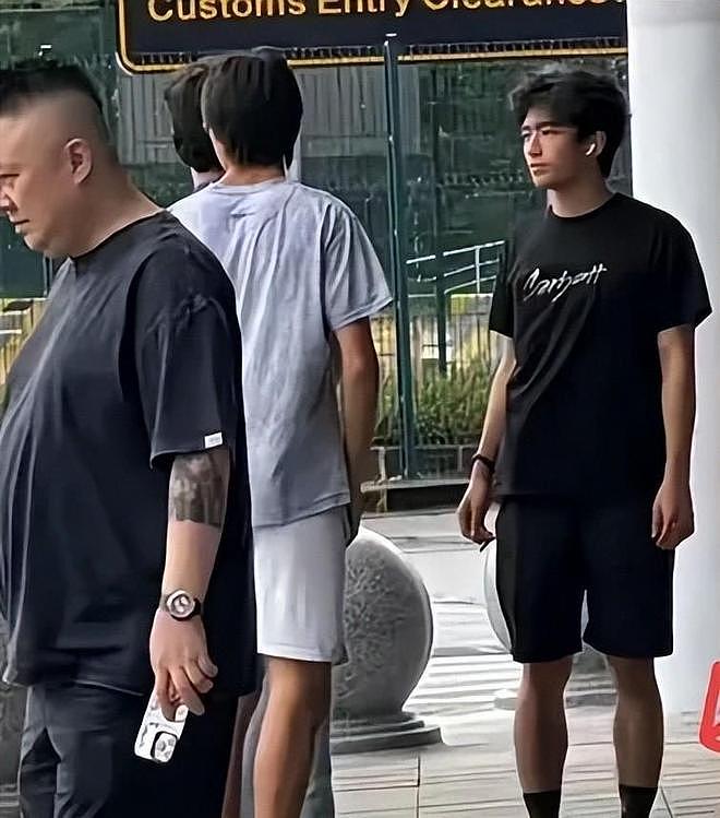 张柏芝一家送Lucas去澳洲！小Q个子比大哥还猛，小儿子大长腿抢镜（组图） - 25