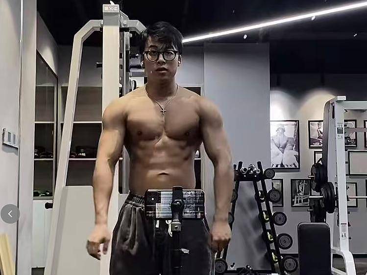 健身教练毕嘉琪去世,年仅26岁,一身肌肉很壮实,新房刚装修好(组图) - 6