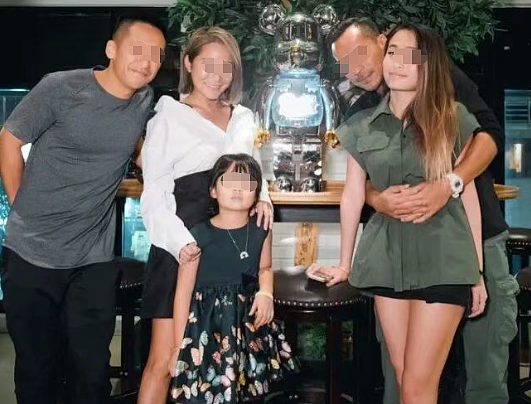 洗米嫂女儿毕业！举家去英国庆祝，Mandy躲回香港不敢出面？（组图） - 1