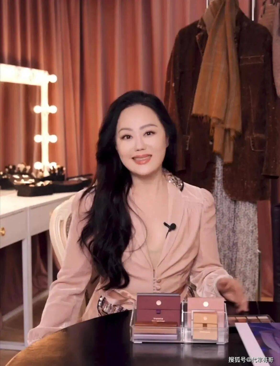 62岁章小蕙近况曝光!参与鲁豫访谈尽显优雅(组图) - 3