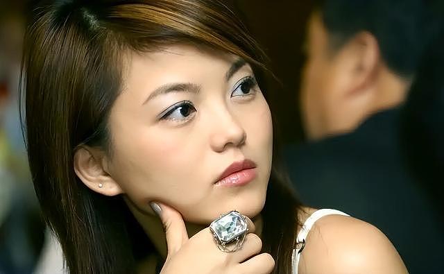 李湘风波再升级！官方下场，网友呼吁封杀，3大原因，事关赵薇（组图） - 29