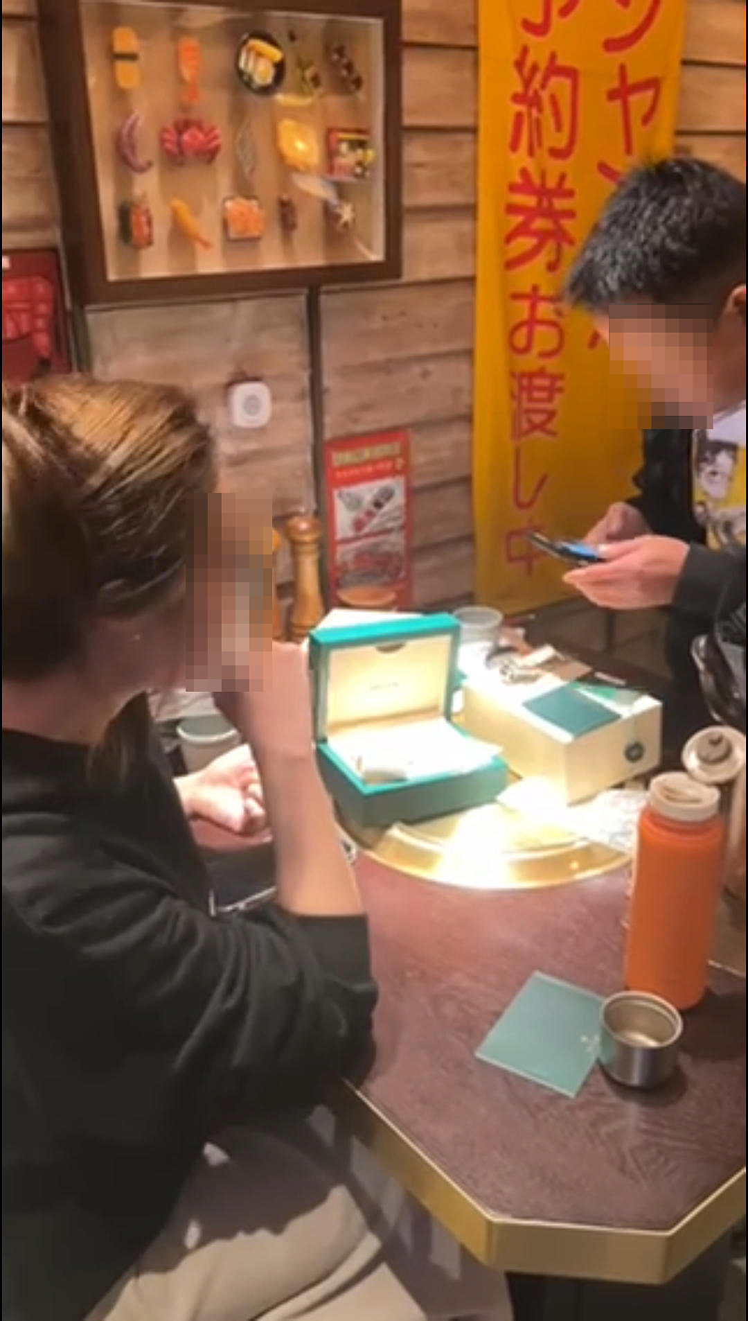 女子患癌,为筹钱治病卖掉劳力士手表,收到16万元后银行账户被冻结!警方回应(组图) - 1