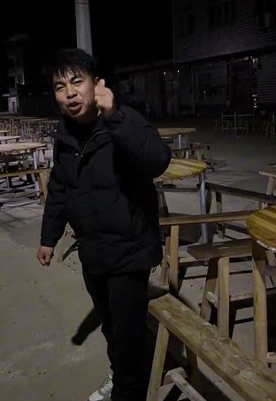 杀猪宴模仿潮酿“丧尸围城”闹剧，乡村争相搭上流量快车下的隐忧（组图） - 3