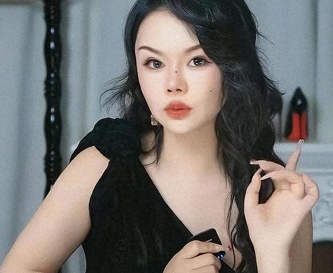 “性商教母”周媛被封才多久,过往被扒,天价线上课只是冰山一角(组图) - 1