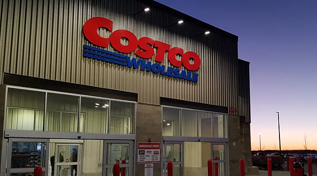 华人炸锅！ Costco春节礼盒翻车，15刀卖“万圣节剩品“ 网友买回来一看傻了，光蹭热度不走心（组图） - 2