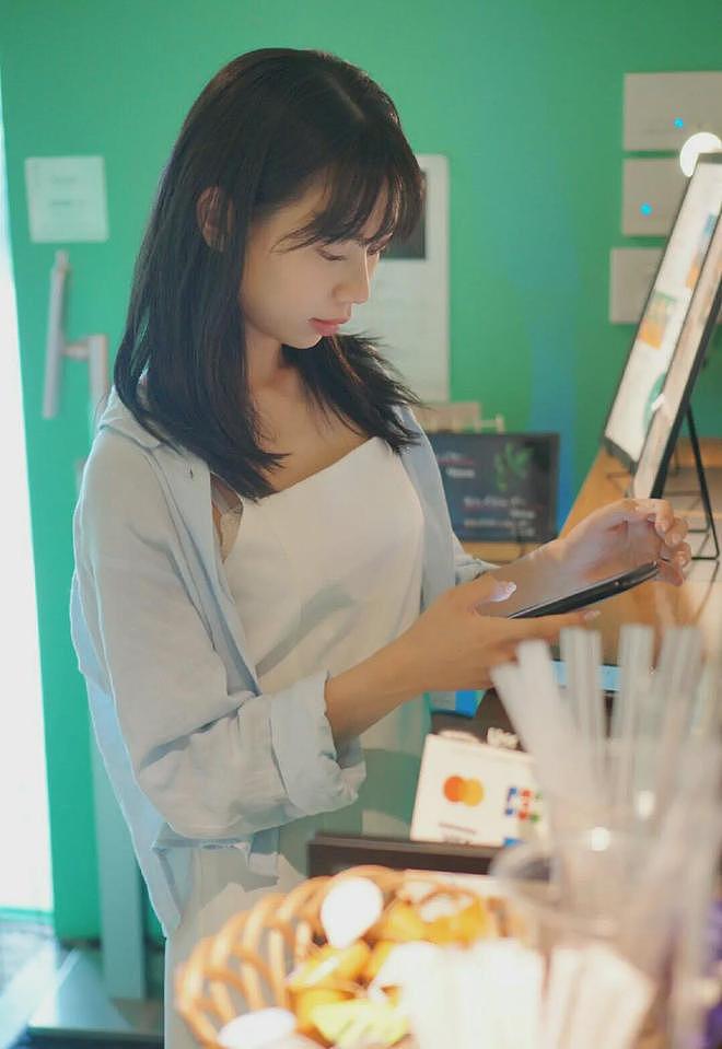 【美女】她长相甜美身材曼妙，一双大长腿让人垂涎，邀打篮球你去不去（组图） - 8