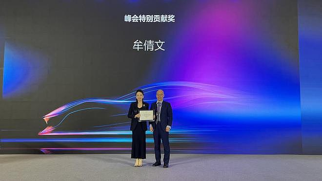 保时捷女销冠来汉领取“特别贡献奖”：去年卖出192台车连续三年蝉联销冠，超60%是女顾客，今年没有定目标（组图） - 1