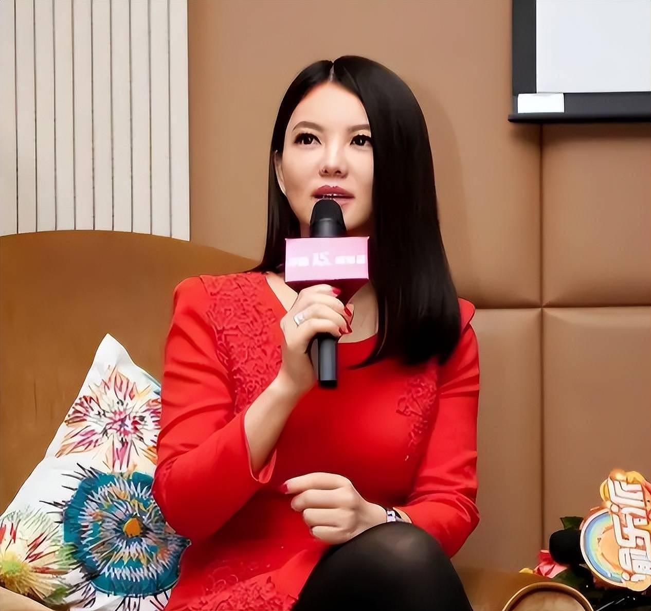 李湘父母身份公开，家境的确优越 ....（组图） - 1