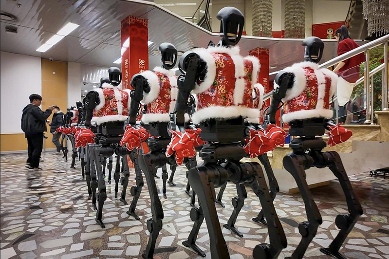 中国春晚今年将用2种人形机器人，业内评：从炫技转为实用（图） - 1