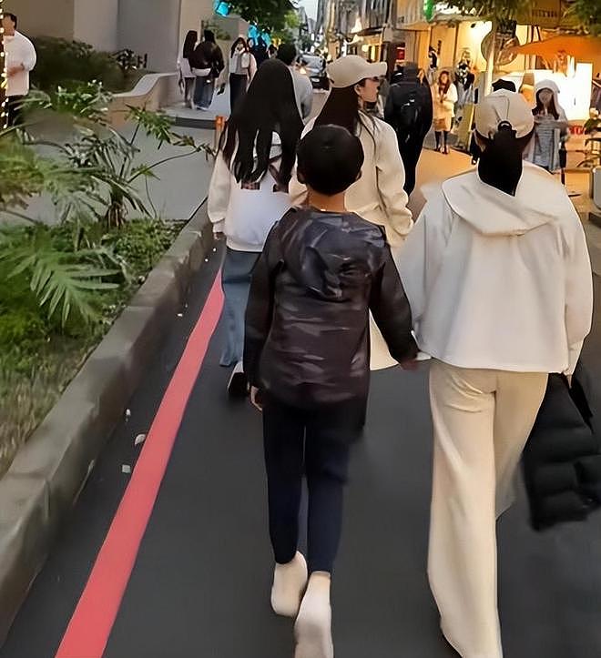 大S两个孩子回北京过年，小杨阿姨晒飞机照片，汪小菲和孩子团聚（组图） - 14