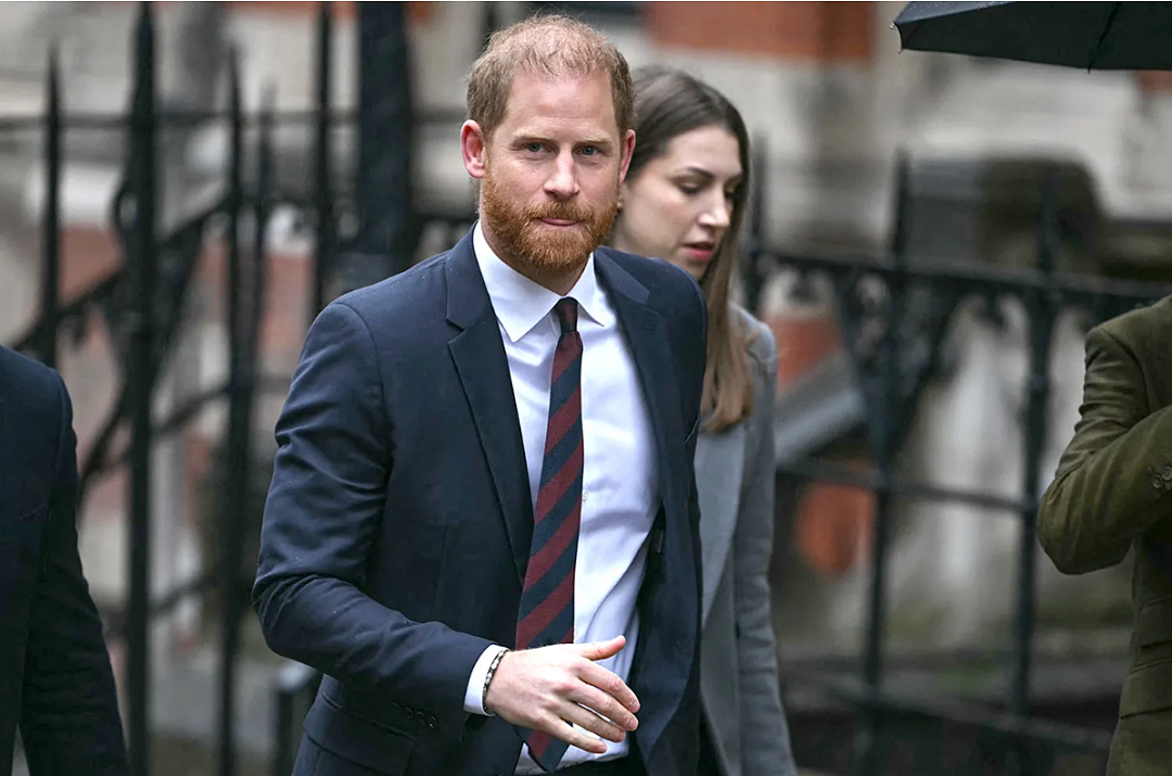 哈里王子现身英国法院迎战英国媒体！指其通过窃听，雇佣私家侦探跟踪等非法手段侵犯隐私！证词曝光，涉及威廉王子、凯特王妃！（组图） - 2