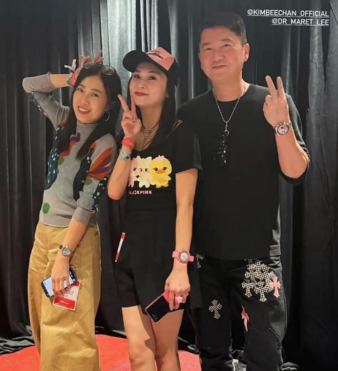 戚薇一家四口现身Blackpink香港演唱会，Lucky美少女打扮又高又美（组图） - 15