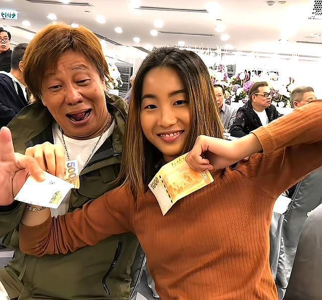 陈光标现身梁小龙追悼会!曝其去世另有隐情:被身边人折腾走的(组图) - 12