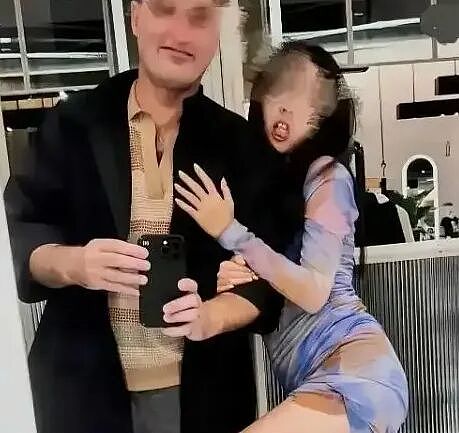 牢A“美国斩杀线”事件详细梳理:最新直播爆料美女留学生当“狗”太辣眼!(组图) - 7