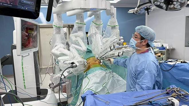 加拿大华人医生夫妇携幼女到上海求医，花16万保下脾脏（组图） - 1