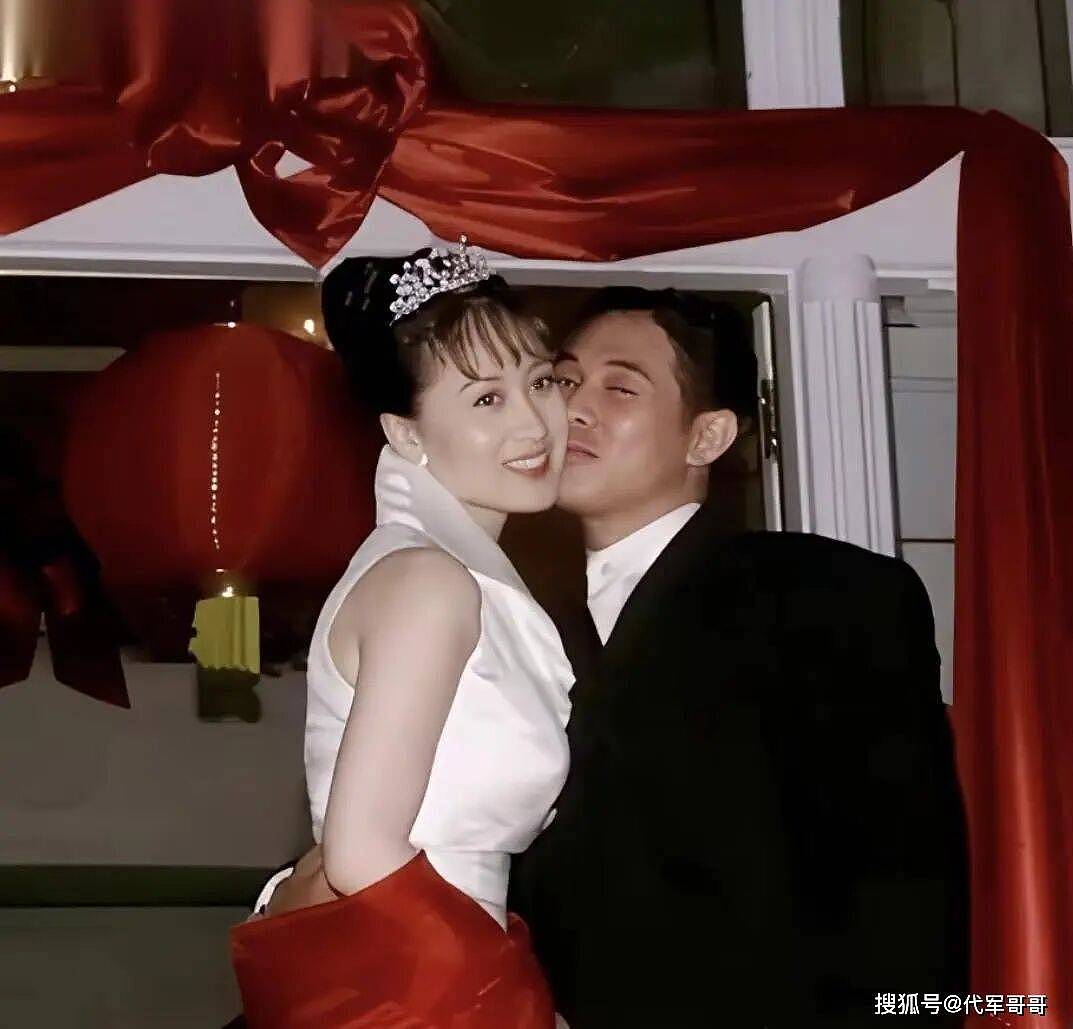 64岁利智近况曝光!嫁给李连杰后定居新加坡(组图) - 1