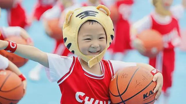 外媒：中国生育率破1新生数回到乾隆年间水平 ，预测失准后的断崖式下跌（组图） - 2