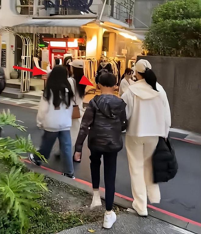大S两个孩子回北京过年，小杨阿姨晒飞机照片，汪小菲和孩子团聚（组图） - 13