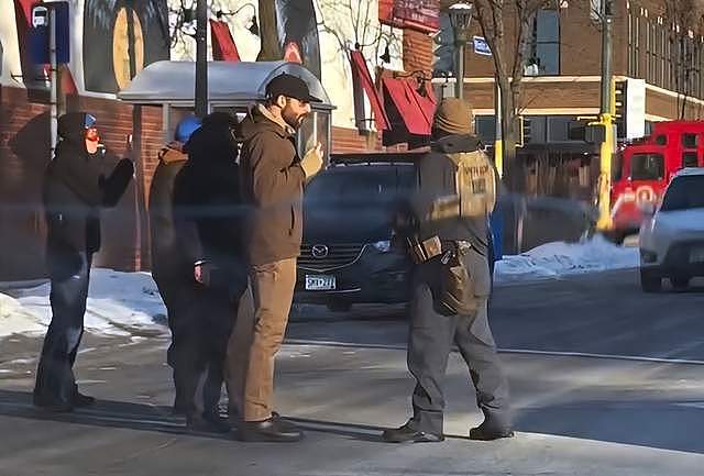奥巴马罕见谴责特朗普政府,护士当街中10枪,接连2名公民被枪杀(组图) - 2