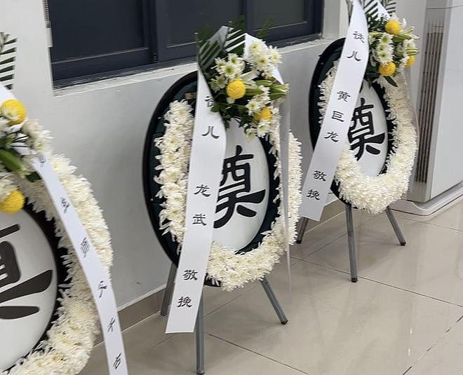梁小龙追悼会在深圳举行,专门为粉丝设置悼念厅,有人携带《陈真》老录像带前来悼念(组图) - 3