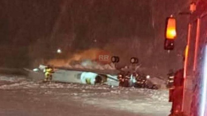 突发:美国一架载有8人的私人飞机坠毁(图) - 1