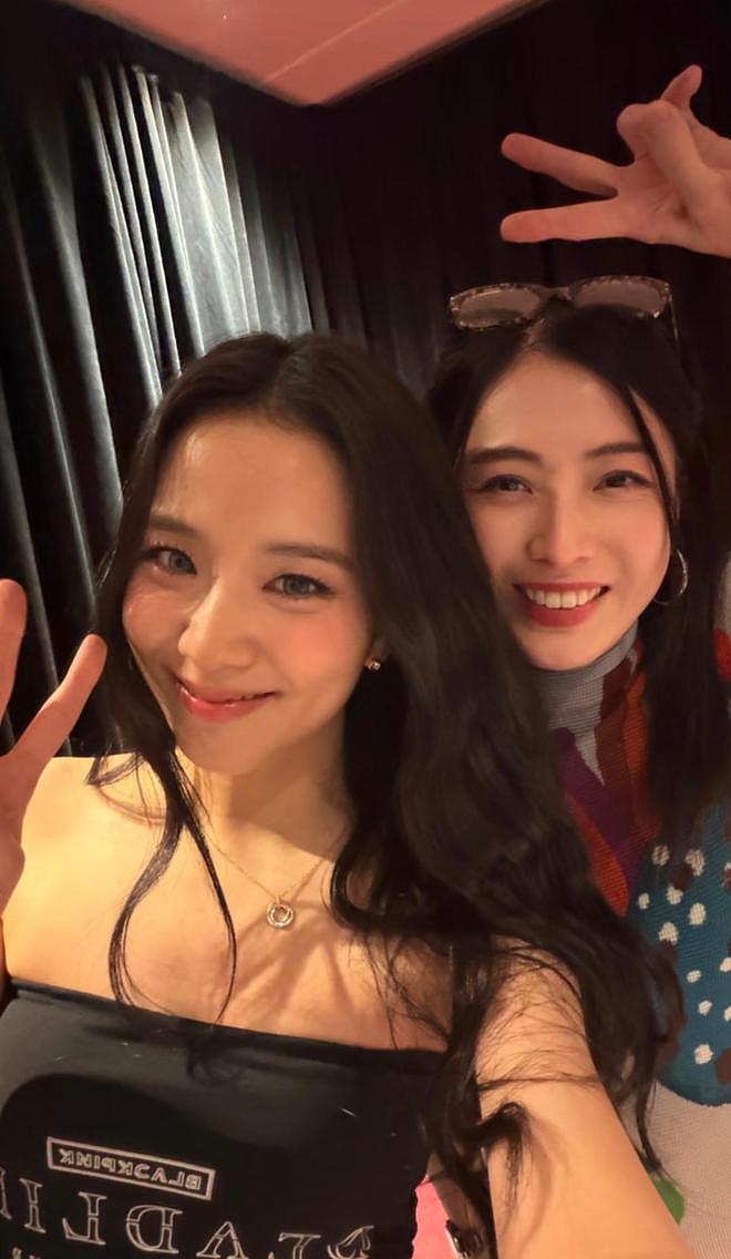 戚薇一家四口现身Blackpink香港演唱会，Lucky美少女打扮又高又美（组图） - 19