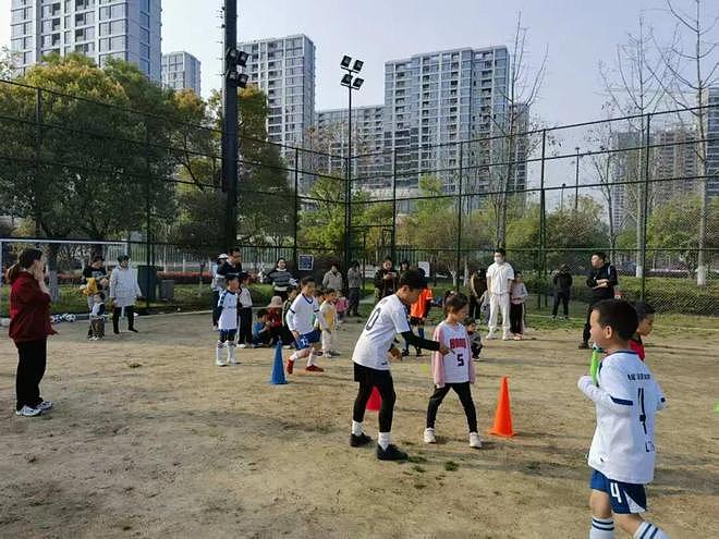 杭州11岁男孩打碎电视屏,为“还债”在小区创业,不到2个月赚了6000元!网友:怎么样才能成为你的客户(组图) - 14