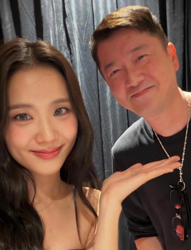 戚薇一家四口现身Blackpink香港演唱会，Lucky美少女打扮又高又美（组图） - 16