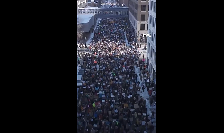 点燃全国怒火！ICE连续2次击毙平民，引爆全国反移民执法狂潮（组图） - 7