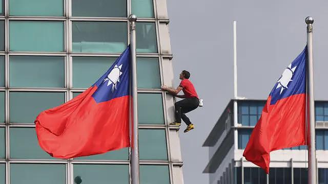 台北101徒手攀爬:霍诺德仅91分钟登顶,妻子笑称“不要再做了”(组图) - 2