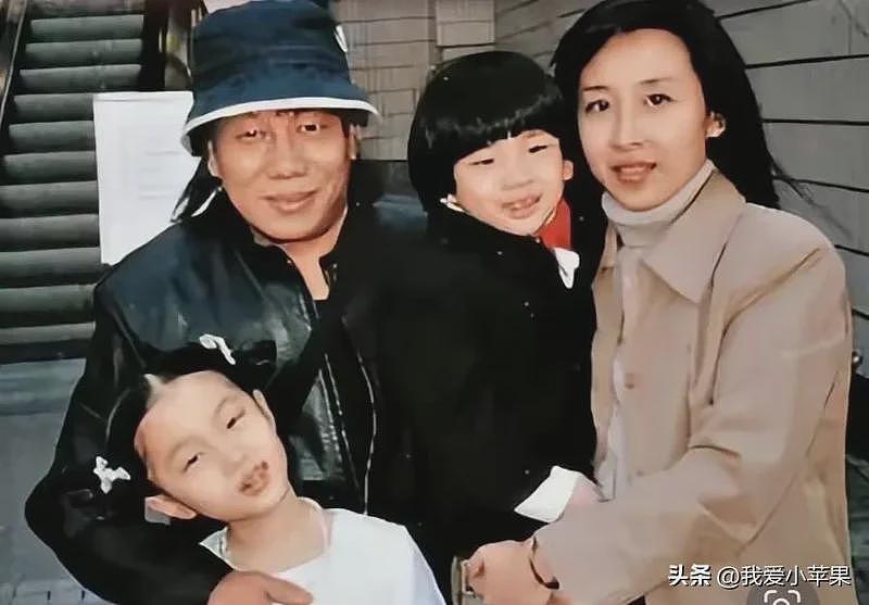 梁小龙出殡成闹剧，经纪人疑似与他妻儿闹翻（组图） - 11