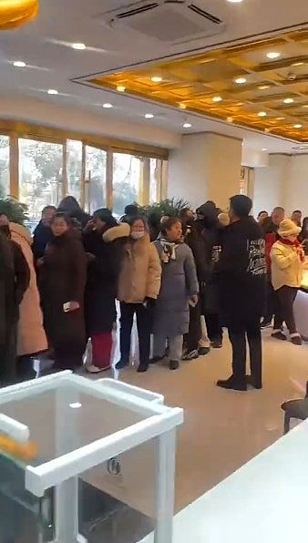 黄金白银价格暴涨！内地民众通宵排队抢购，金舖门前墟冚如春运（组图） - 8