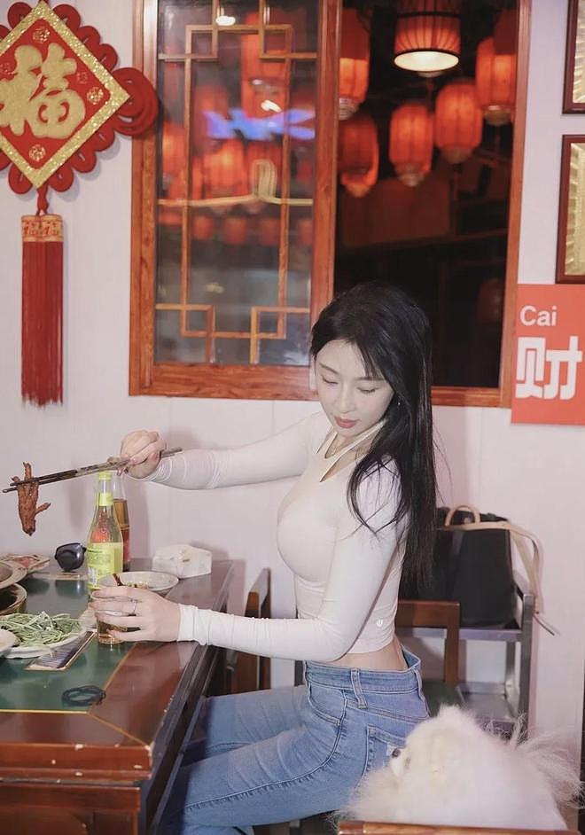 【美女】最美女子击剑运动员冠军，长相靓丽，腰身纤细，丰满身材，太完美（组图） - 13
