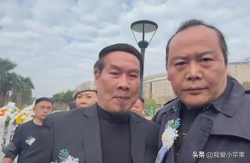 梁小龙出殡成闹剧，经纪人疑似与他妻儿闹翻（组图） - 20