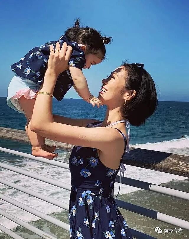 【美女】日本辣妈因穿衣太性感被批，网友：都当妈了还穿成这样（组图） - 3