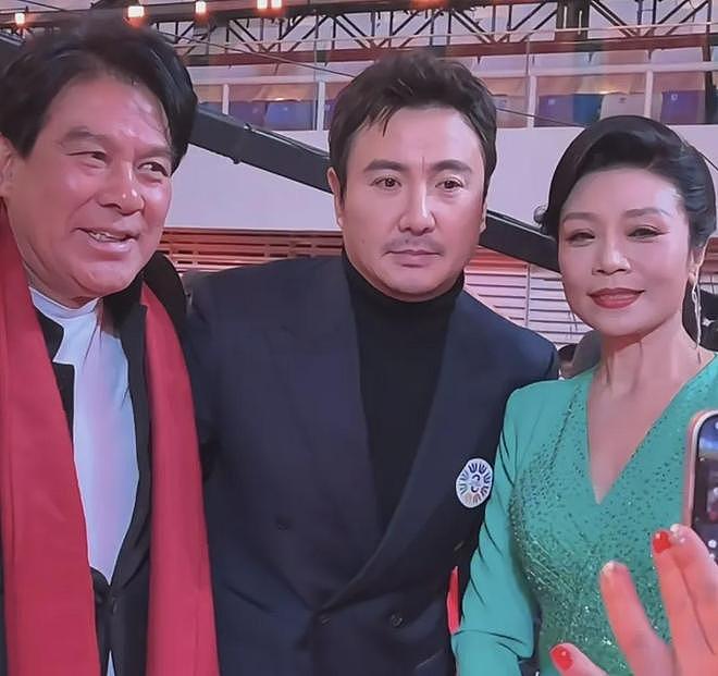 文联春晚录制现场好真实！大咖太多没人惯着，明星边排队边补妆（组图） - 7