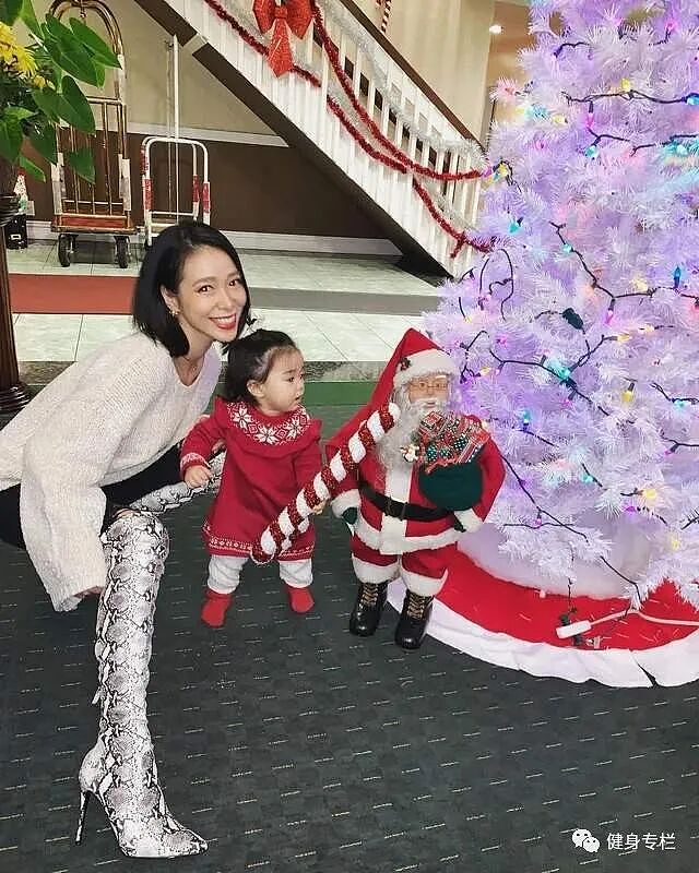 【美女】日本辣妈因穿衣太性感被批，网友：都当妈了还穿成这样（组图） - 8