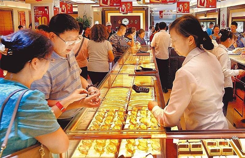 黄金白银价格暴涨！内地民众通宵排队抢购，金舖门前墟冚如春运（组图） - 4