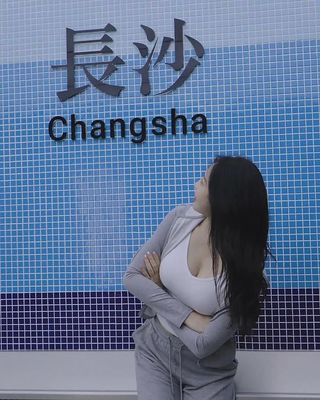 【美女】最美女子击剑运动员冠军，长相靓丽，腰身纤细，丰满身材，太完美（组图） - 2