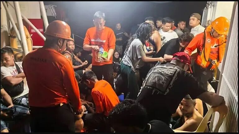 18人遇难！渡轮突然沉没，359人落水、6个月大婴儿遭海浪吞噬（组图） - 5