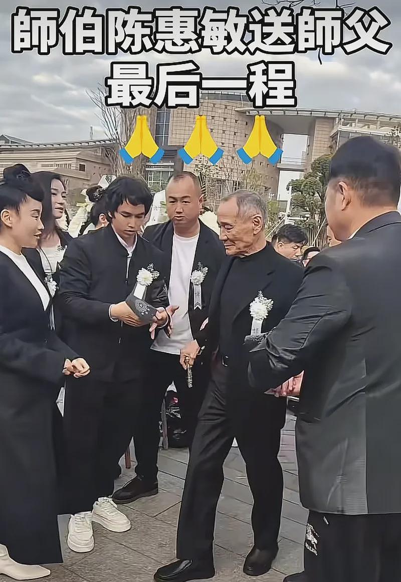 梁小龙出殡成闹剧，经纪人疑似与他妻儿闹翻（组图） - 6