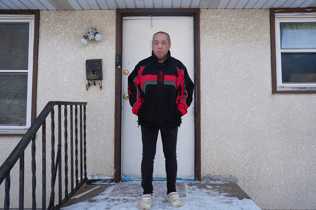 ICE敲门问“亚裔住哪”，几天后，美籍亚裔公民被破门带走，只穿内裤站在气温零下的街头（组图） - 5