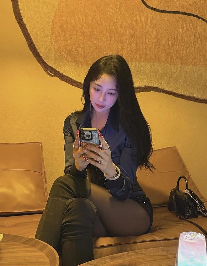 【美女】最美女子击剑运动员冠军，长相靓丽，腰身纤细，丰满身材，太完美（组图） - 21