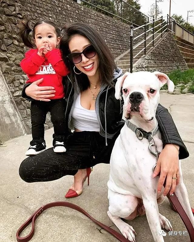 【美女】日本辣妈因穿衣太性感被批，网友：都当妈了还穿成这样（组图） - 5