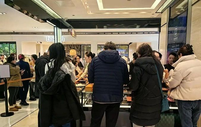 黄金白银价格暴涨！内地民众通宵排队抢购，金舖门前墟冚如春运（组图） - 7