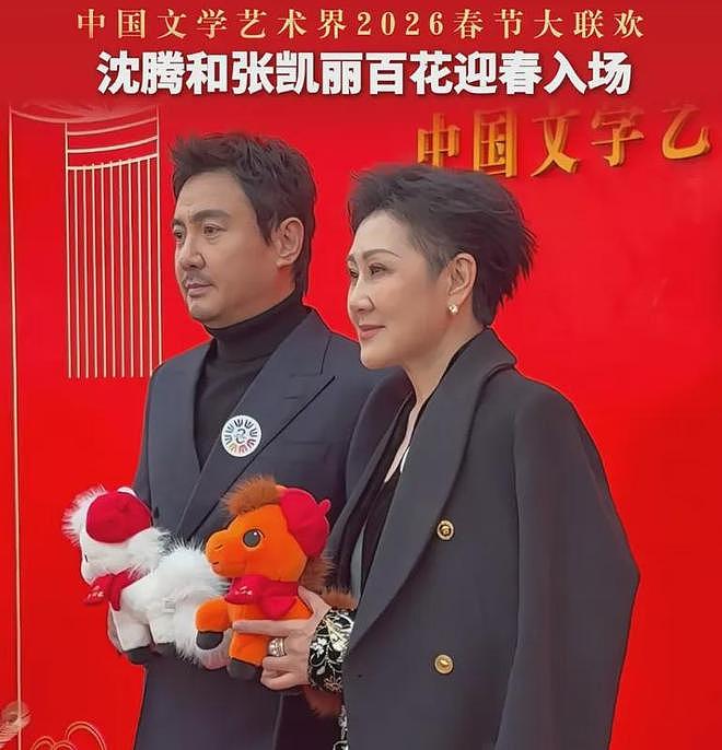 文联春晚录制现场好真实！大咖太多没人惯着，明星边排队边补妆（组图） - 1