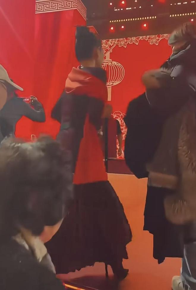 文联春晚录制现场好真实！大咖太多没人惯着，明星边排队边补妆（组图） - 11