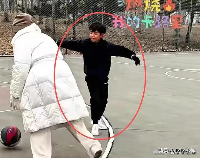 大S一对子女回北京过年!小箖儿露正脸太像汪小菲,张兰全程陪伴(组图) - 14