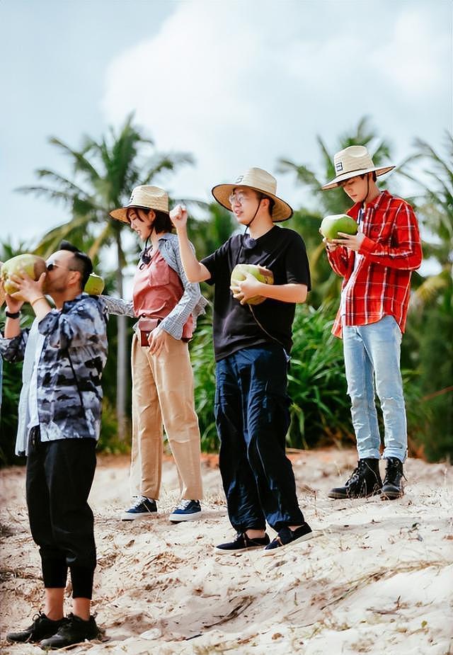 被曝与北京某银行长隐婚多年，宋丹丹干女儿现状，证实杨紫没说错（组图） - 1